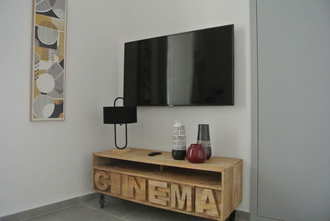 Urban Luxury Apartment *